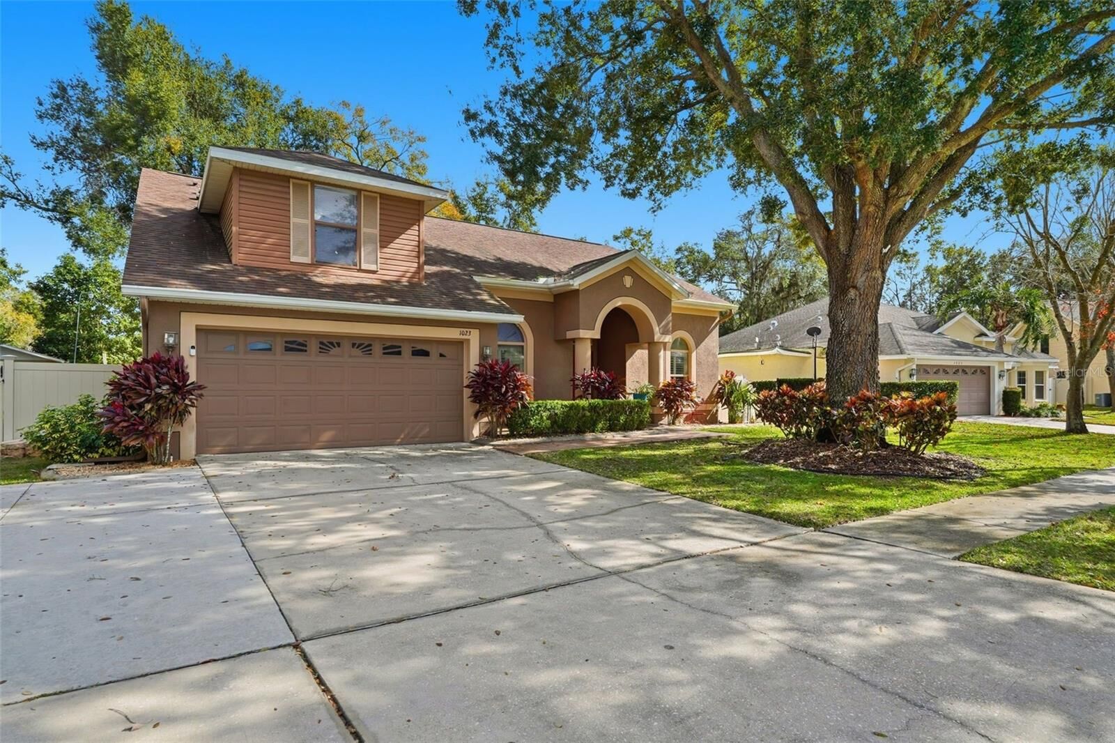 Property Photo:  1023 Legends Pass Drive  FL 33594 