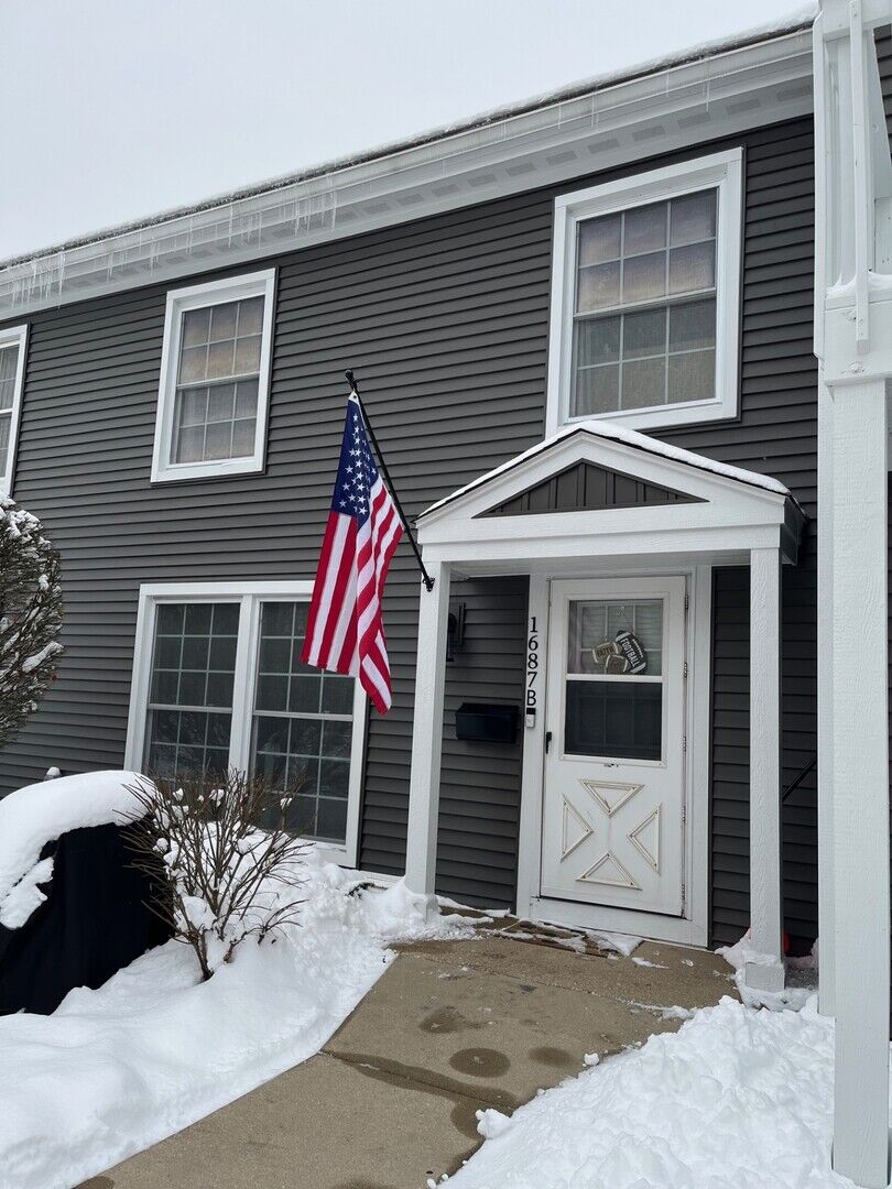 Property Photo: 1687 Williamsburg Court B IL 60189