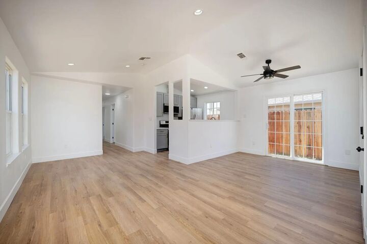 Property Photo: 2716 Yreka Avenue CA 95822