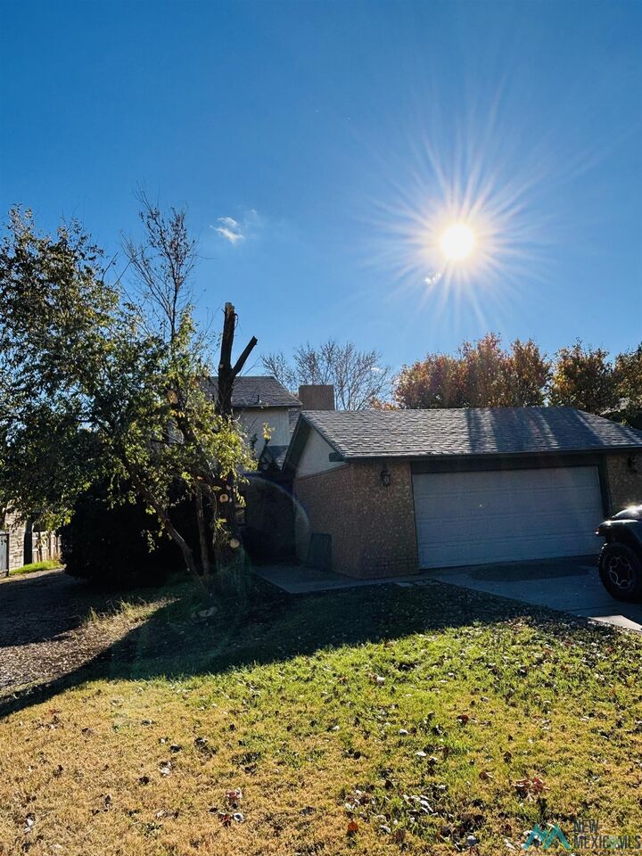 Property Photo:  1917 Colonial Parkway  NM 88101 