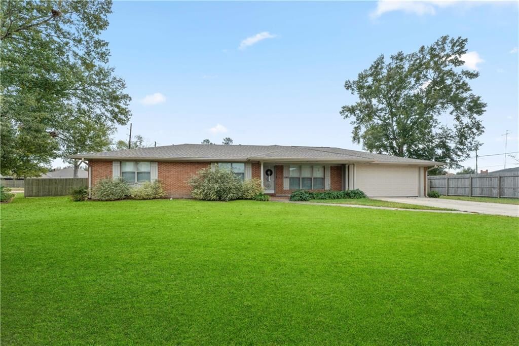 Property Photo: 1003 W University Avenue LA 70401