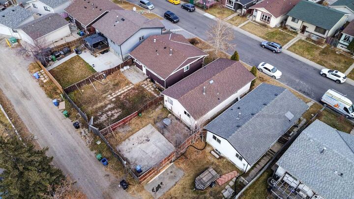 Property Photo:  164 Faldale Close NE  AB T3J 1V9 