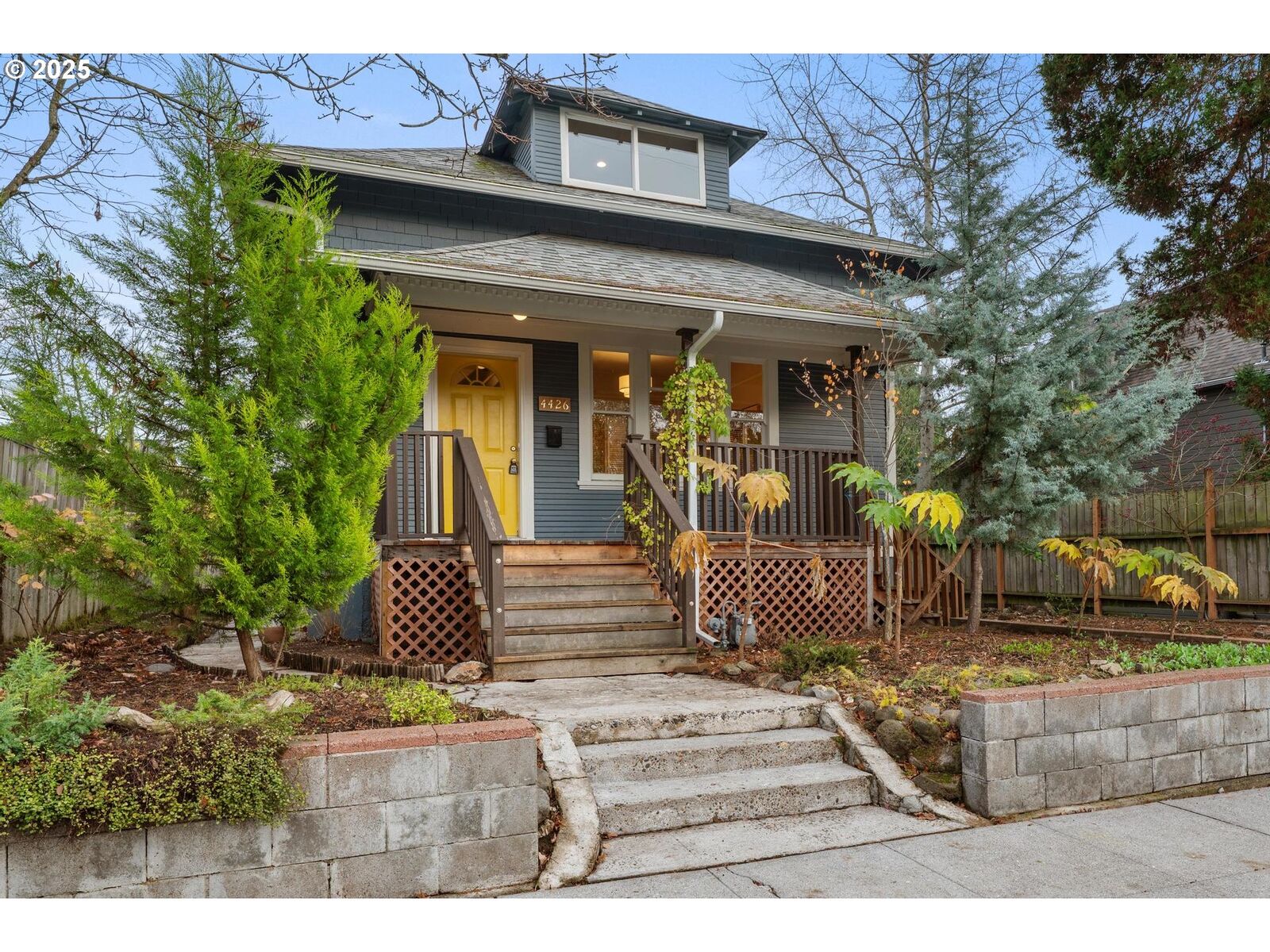 Property Photo:  4426 N Commercial Ave  OR 97217 