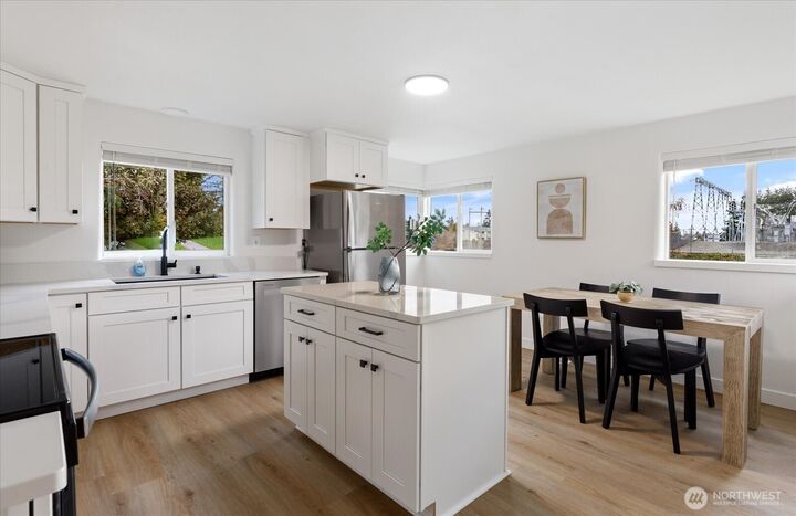 Property Photo:  350 NE 7th Avenue  WA 98277 