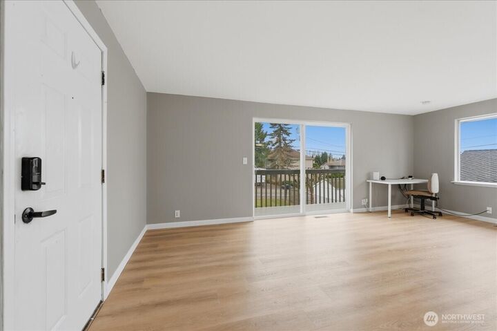 Property Photo:  818 SW 120th Street  WA 98146 