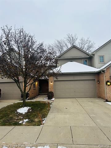 Property Photo:  4896 Royal Cove Drive Drive  MI 48316 