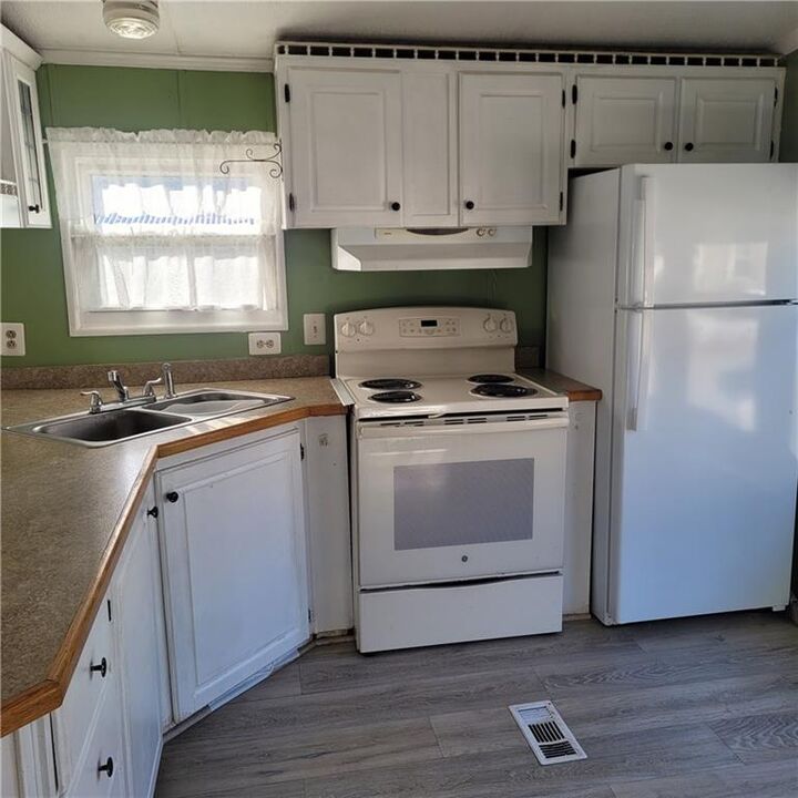 Property Photo: 979 Tollgate Unit 31 Road RI 02886