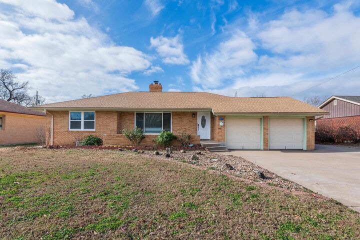 Property Photo: 1617 N Charles St KS 67203