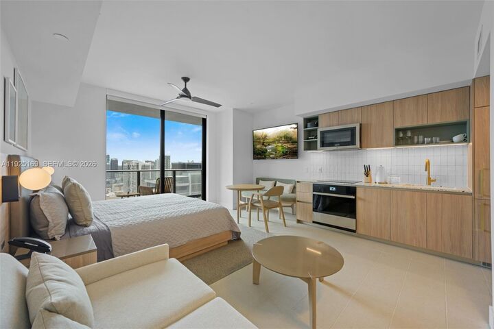 Property Photo:  159 NE 6th St 3810  FL 33132 