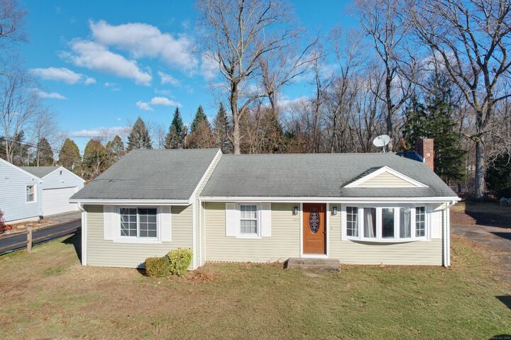 Property Photo:  104 Robin Hill Road  CT 06450 