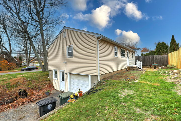 Property Photo:  15 Utica Street  CT 06461 