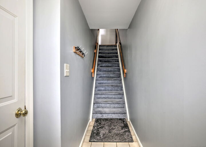 Property Photo:  2838 Whitney Avenue Apt 2  CT 06518 