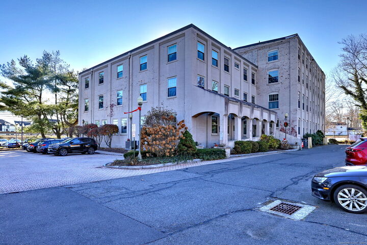 Property Photo: 146 High Street Apt 207 CT 06460
