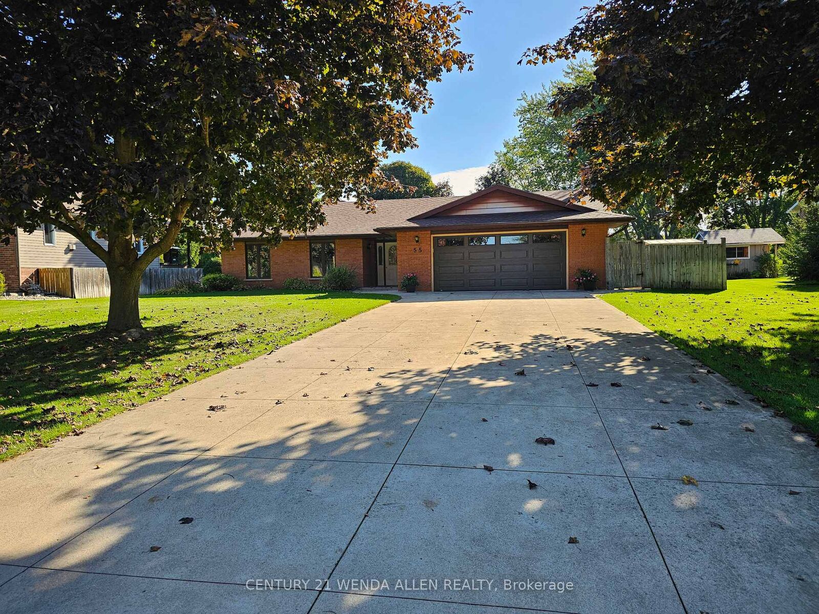 Property Photo:  55 Penetangore Row S  ON N2Z 2L8 