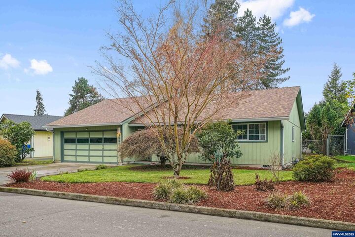 Property Photo: 7009 Nottingham Dr NE OR 97303