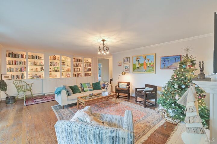 Property Photo: 28 Bonnie Banks Way CA 94901