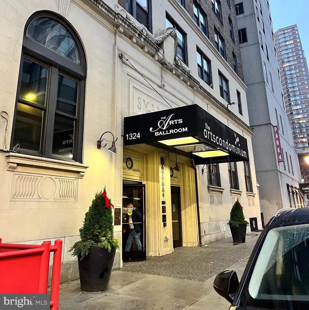 Property Photo:  1324 Locust Street 00 1108  PA 19107 