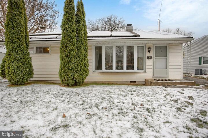 Property Photo:  17 Courtland Road  PA 17011 