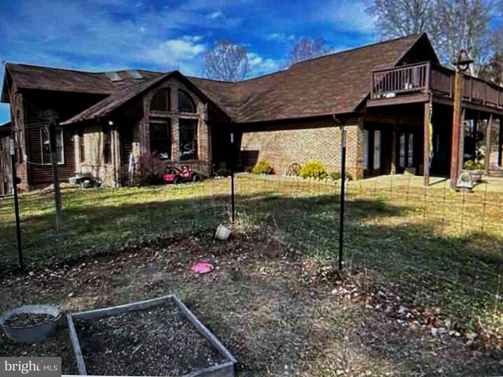 Property Photo: 436 Hinsons Ford Road VA 20106