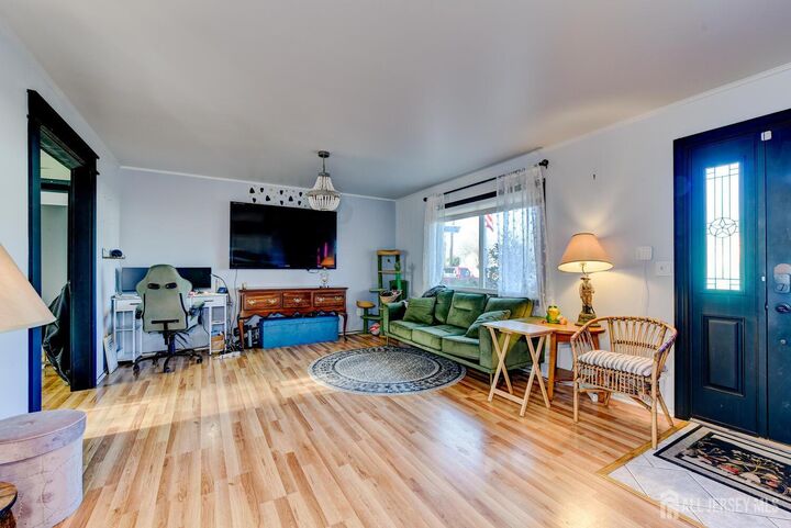 Property Photo:  88 Stratton Street S  NJ 08854 