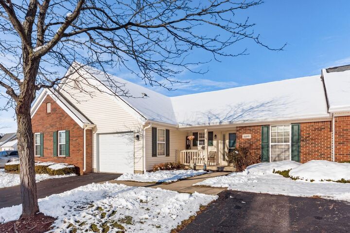 Property Photo: 1086 Oak Bay Drive OH 43119