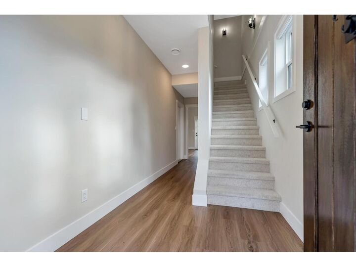 Photo de la propriété: 6590 Fern Street 8 BC V2R 2Z7