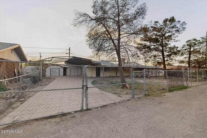 Property Photo:  424 Lomaland Drive  TX 79907 
