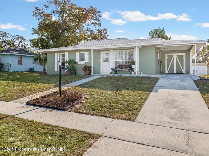 Property Photo:  444 Edgehill Avenue  FL 34606 