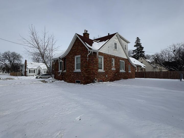 Property Photo: 903 Kimball Avenue IA 50702