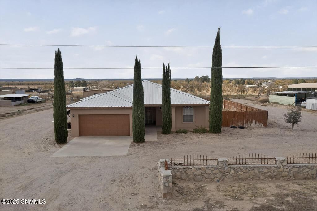Property Photo: 9044 Roswell Road NM 88047