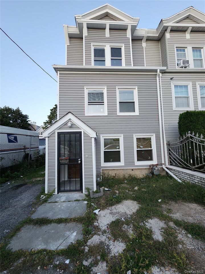 Property Photo:  225 S 11th Avenue  NY 10550 