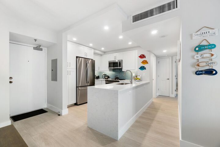 Property Photo: 380 Seaview Court 1209 FL 34145