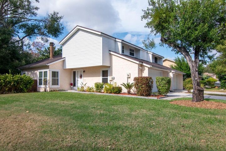 Property Photo: 13902 Bardmoor Place B FL 33618