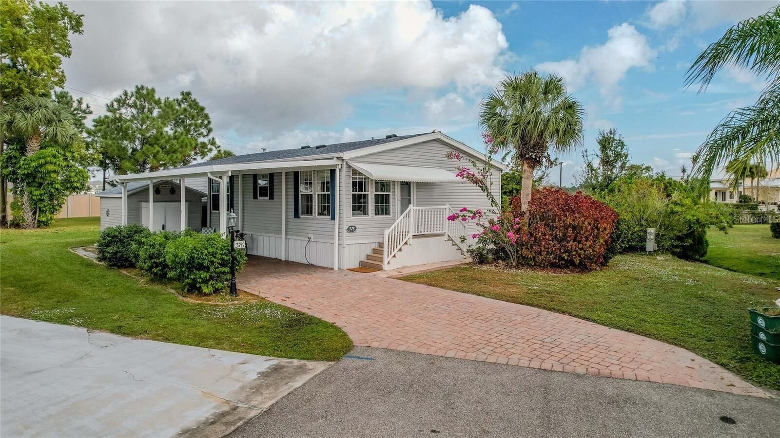 Property Photo: 2100 Kings Highway 376 FL 33980