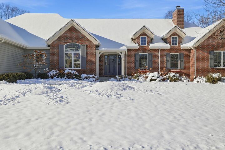 Property Photo: 601 N Thornbush Cir WI 53029