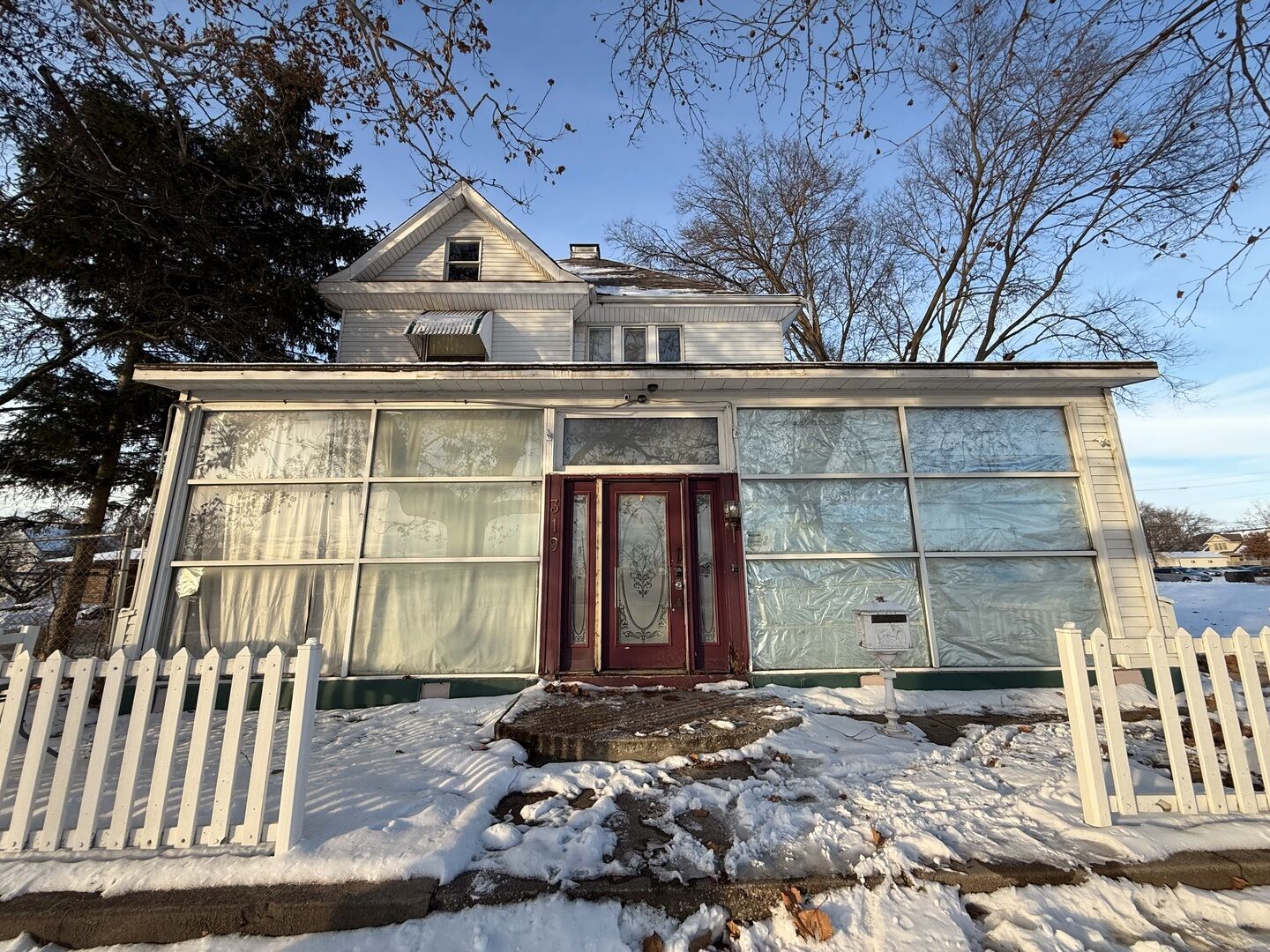 Property Photo: 319 W Washington Street IL 61727