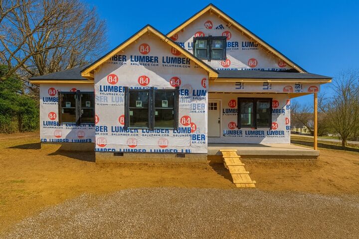 Property Photo: 215 Garwood Dr TN 37210