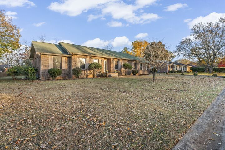 Property Photo:  2402 Wiltshire Dr  TN 37129 