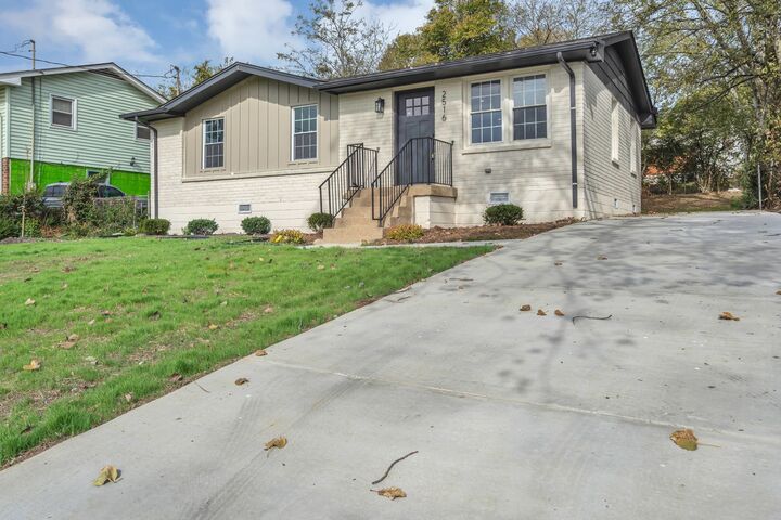 Property Photo: 2516 Allenwood Dr TN 37207