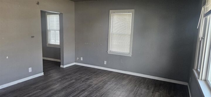 Property Photo:  1012 W Highland  OK 74601 