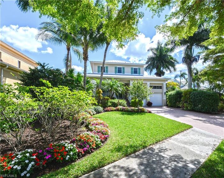 Property Photo: 725 West Lake Dr FL 34102