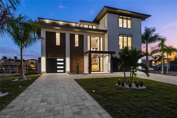 Property Photo: 256 Trade Winds Ave FL 34108