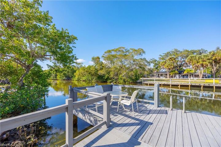 Property Photo: 214 Riverwood Rd FL 34114