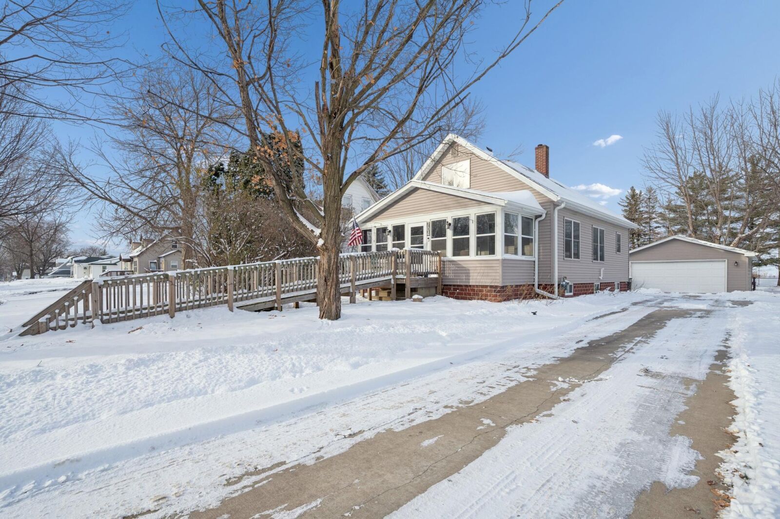 Property Photo:  704 Broadway Street  MN 56017 