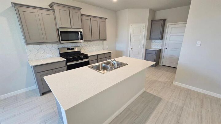 Property Photo: 505 Babbling Brook Drive TX 76249