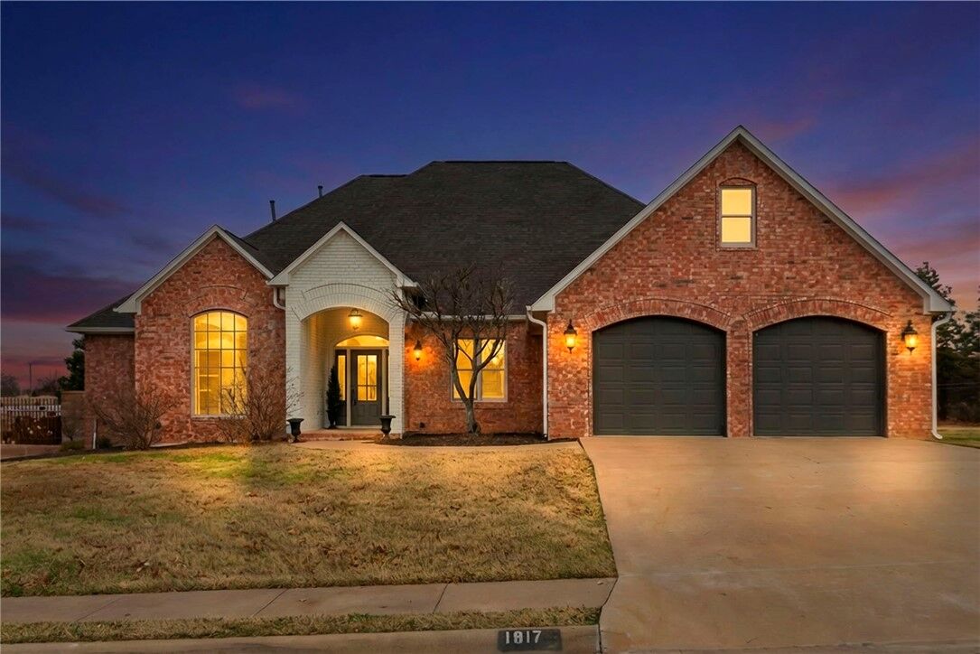 Property Photo:  1817 S 27th Place  AR 72758 