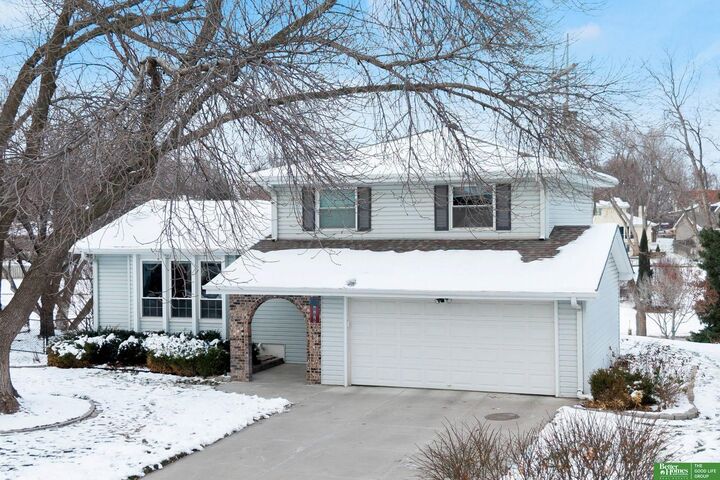 Property Photo: 806 Shannon Road NE 68046