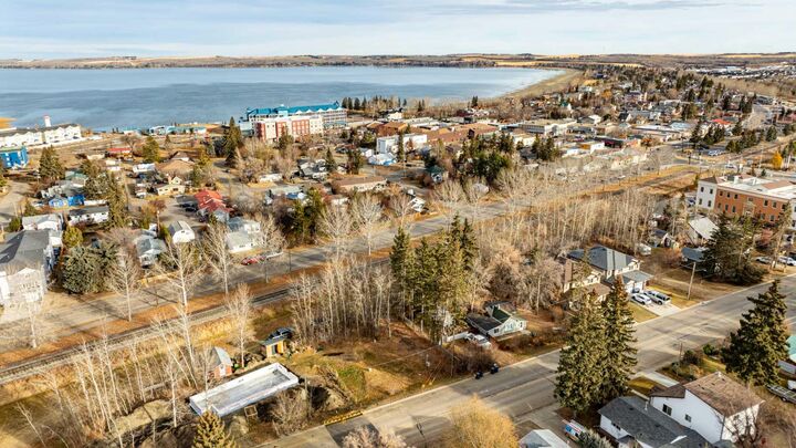 Photo de la propriété: 5120 48 Avenue AB T4S 1G6