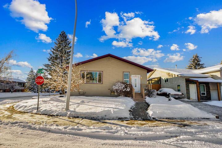 Property Photo: 911 6 Street SE AB T1V 1K3