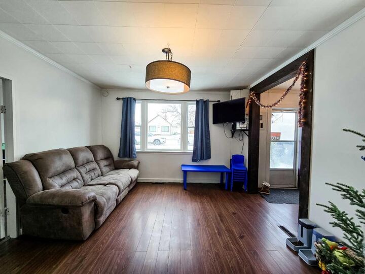 Property Photo: 4621 5 Avenue AB T7E 1C6